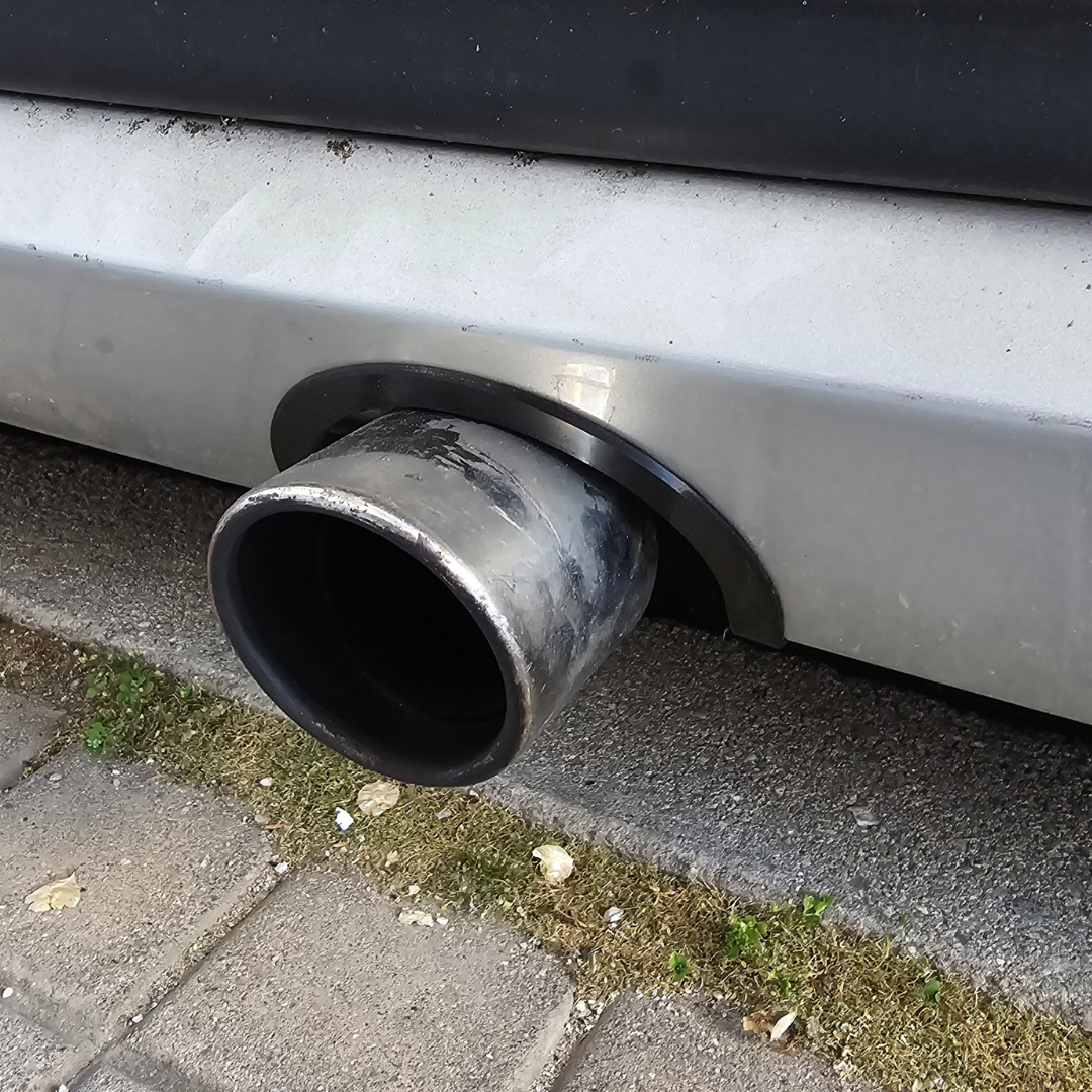 Moldura de escape - Clio 182